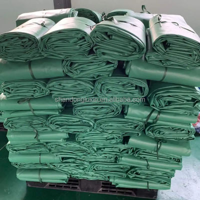 Folhas acabadas de lonas revestidas de PVC impermeáveis perfeitas para coberturas de caminhões e caminhões