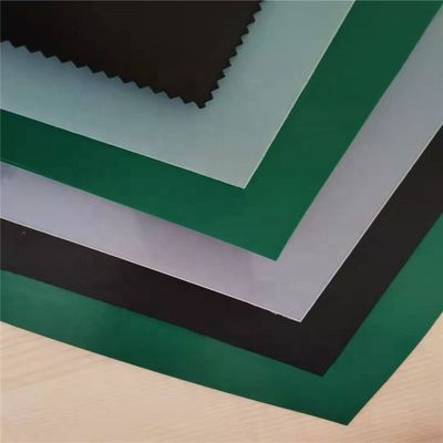 Revestimentos para piscinas e lagos naturais em HDPE de dupla textura lisa/dobrada