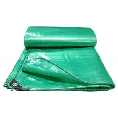 Rolos de telha de plástico resistentes à água e ao calor isolados para caminhões