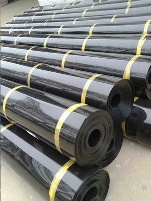 Geomembrana de HDPE de largura 1-6m para materiais geossintéticos impermeáveis em acabamento brilhante