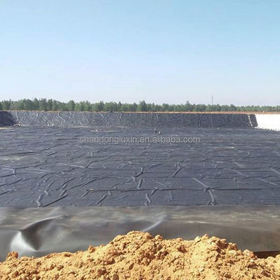 Geomembranas lisas para proteção de encostas em aterros sanitários pré-fabricados