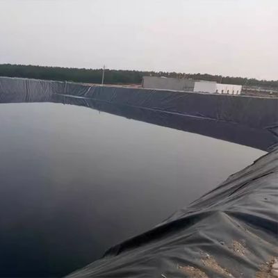 ASTM GRI-GM13 Geomembrana lisa de HDPE preto padrão para aterros sanitários e lagoas de peixes