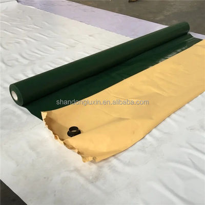 Tela impermeável de PVC resistente aos raios UV e tamanho personalizável para cobrir itens